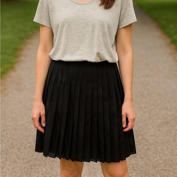 Robert Graham Black Pleated Skirt Size 10 Midi A-Line Classic Workwear - Picture 1 of 5